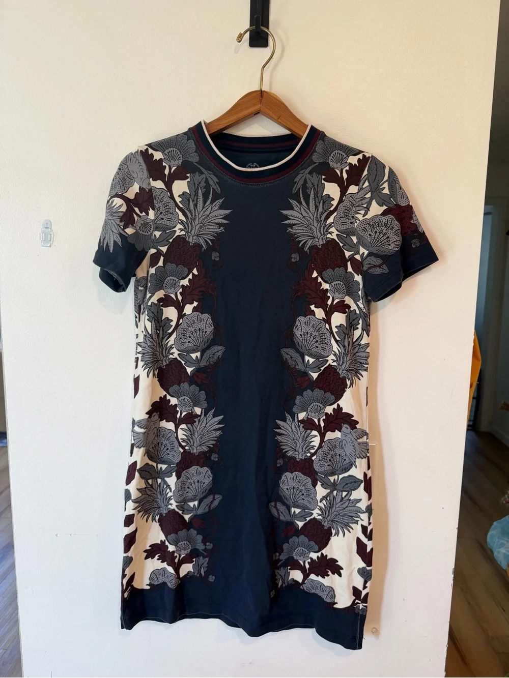 Tory Burch Printed T-Shirt Dress Imperial Garnet Wonderland Vine Women’s Size XS